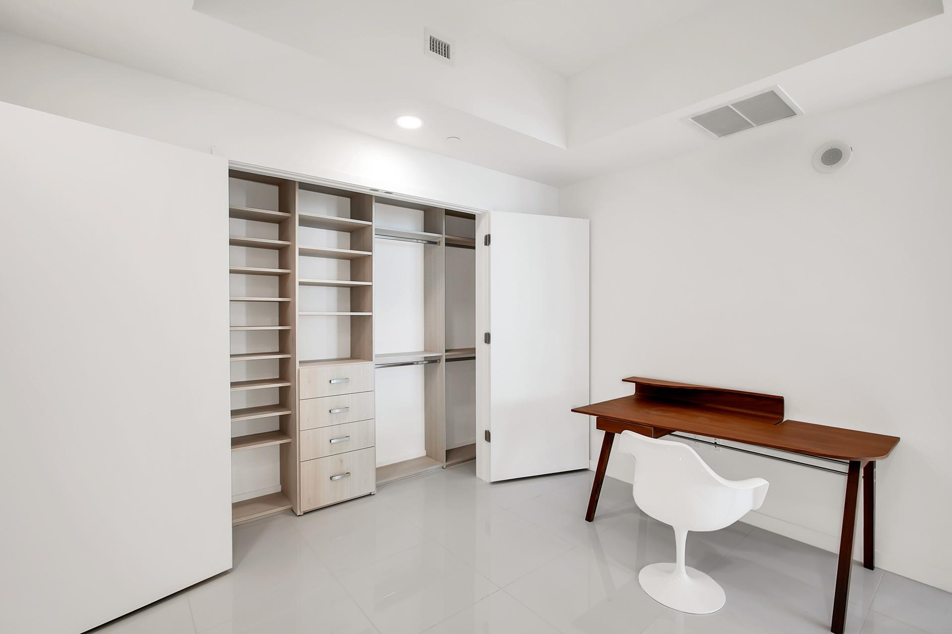851 NE 1st #2005, Miami FL 33132
