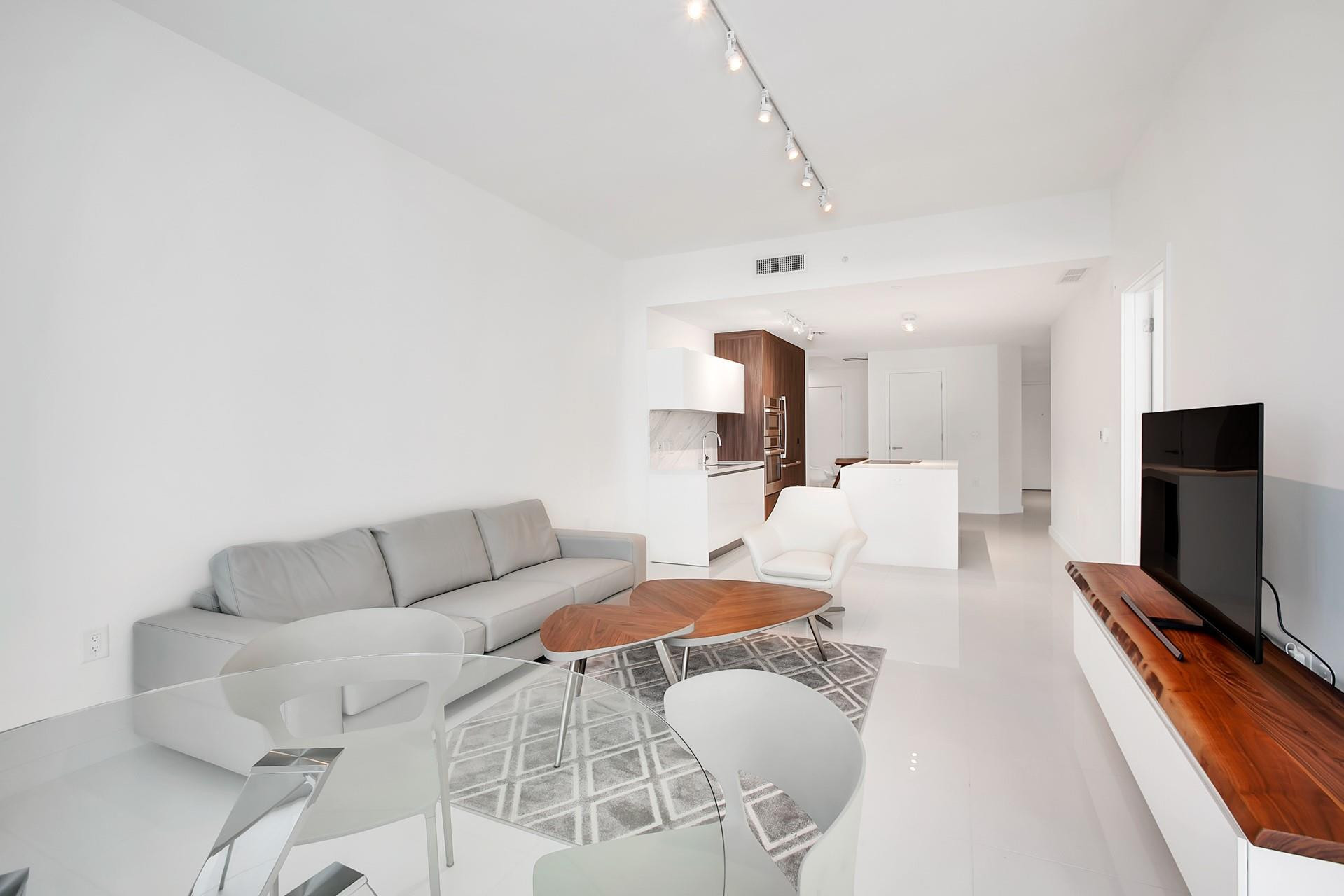 851 NE 1st #2005, Miami FL 33132