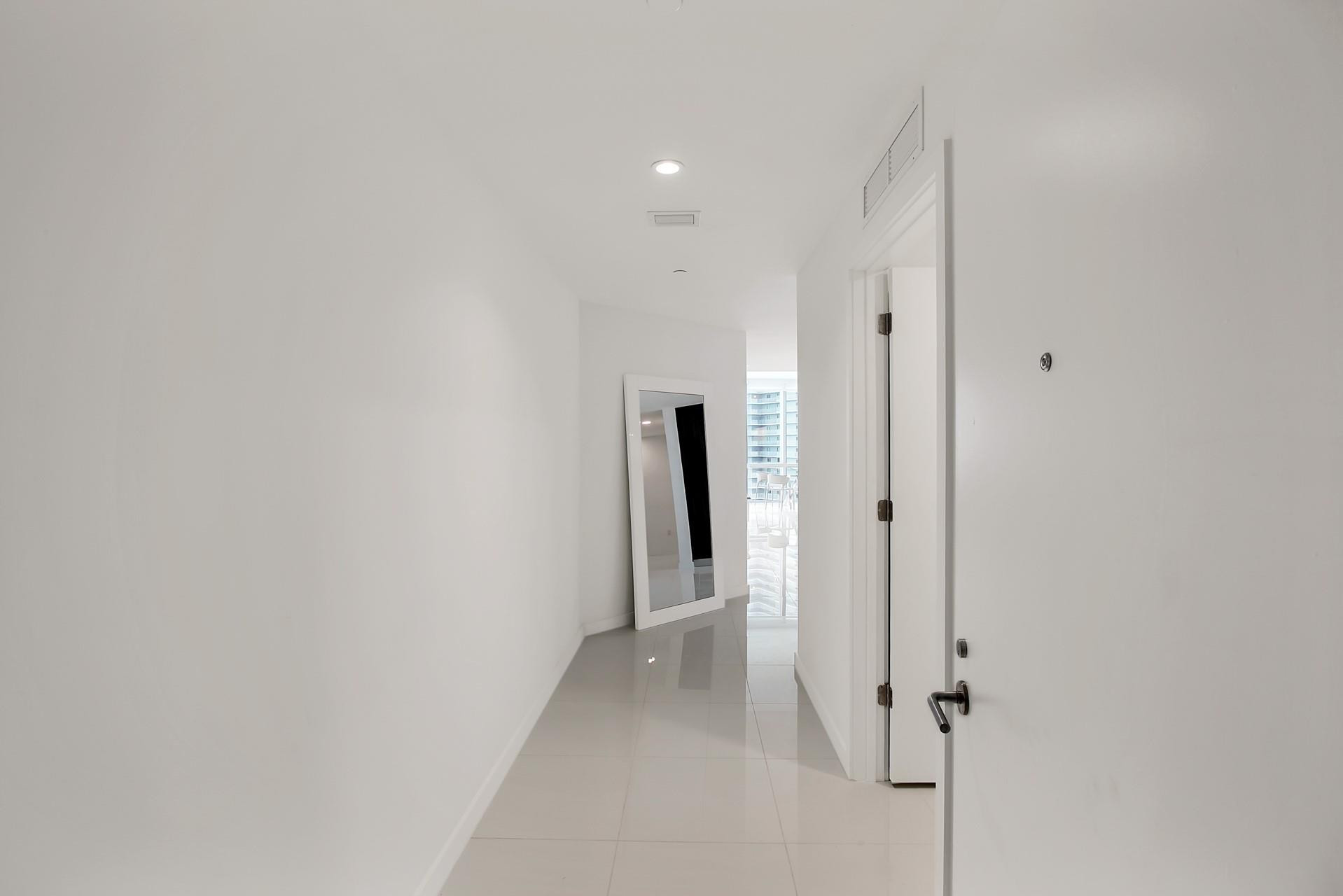851 NE 1st #2005, Miami FL 33132