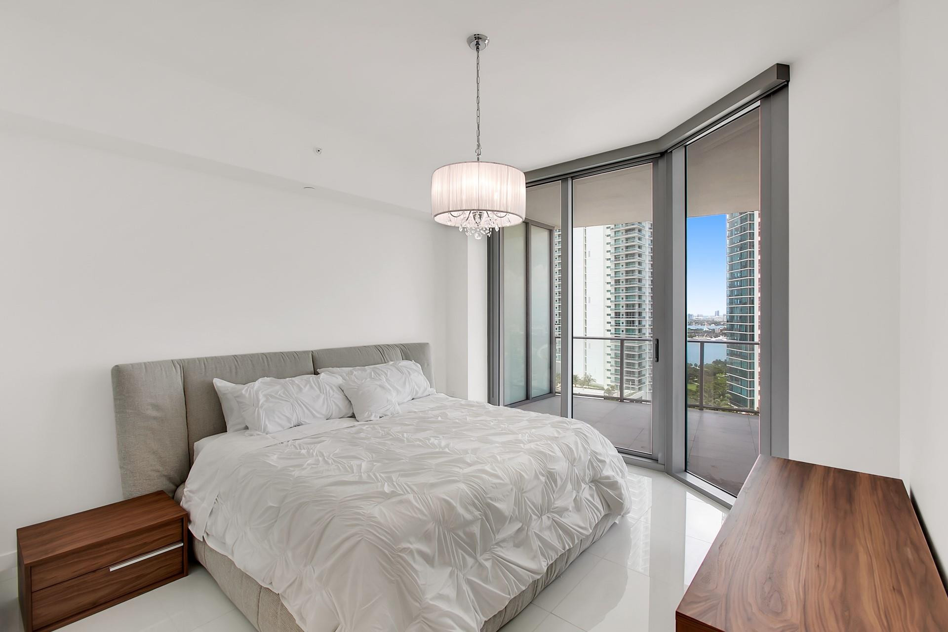 851 NE 1st #2005, Miami FL 33132