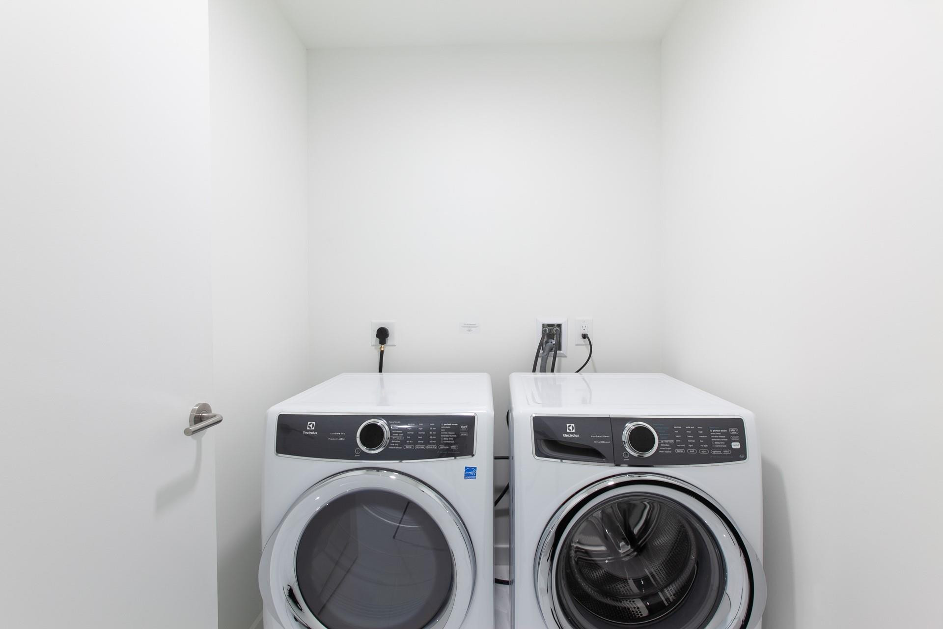 851 NE 1st #2005, Miami FL 33132