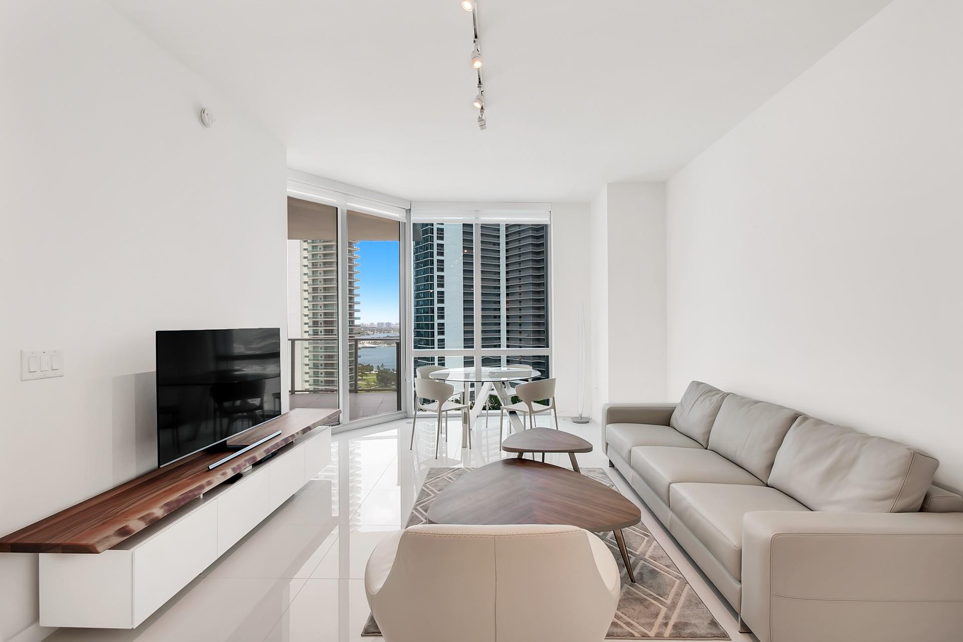 851 NE 1st #2005, Miami FL 33132