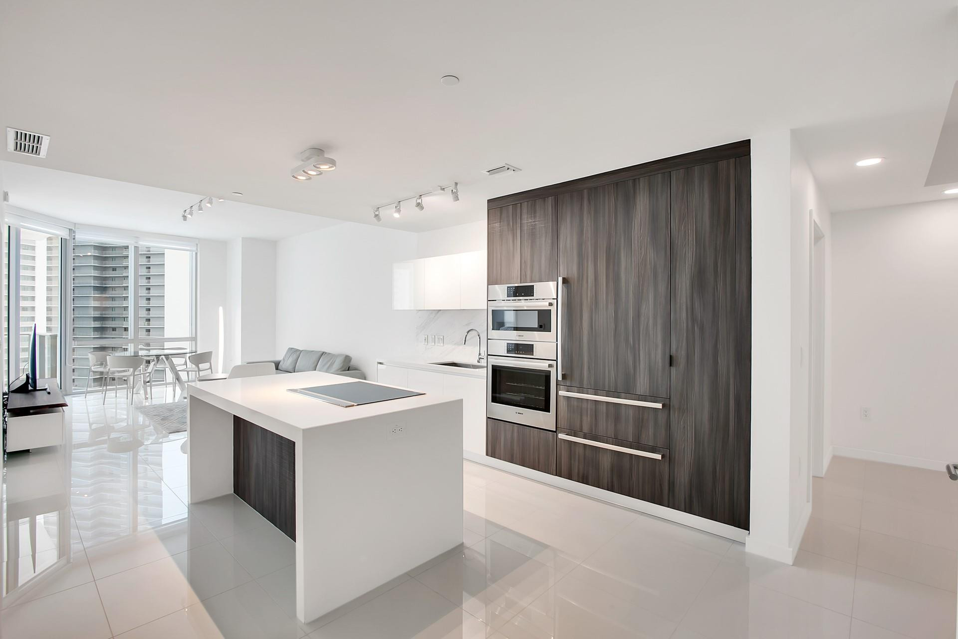 851 NE 1st #2005, Miami FL 33132