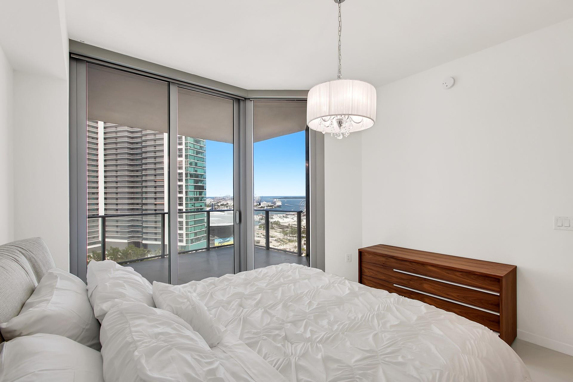 851 NE 1st #2005, Miami FL 33132