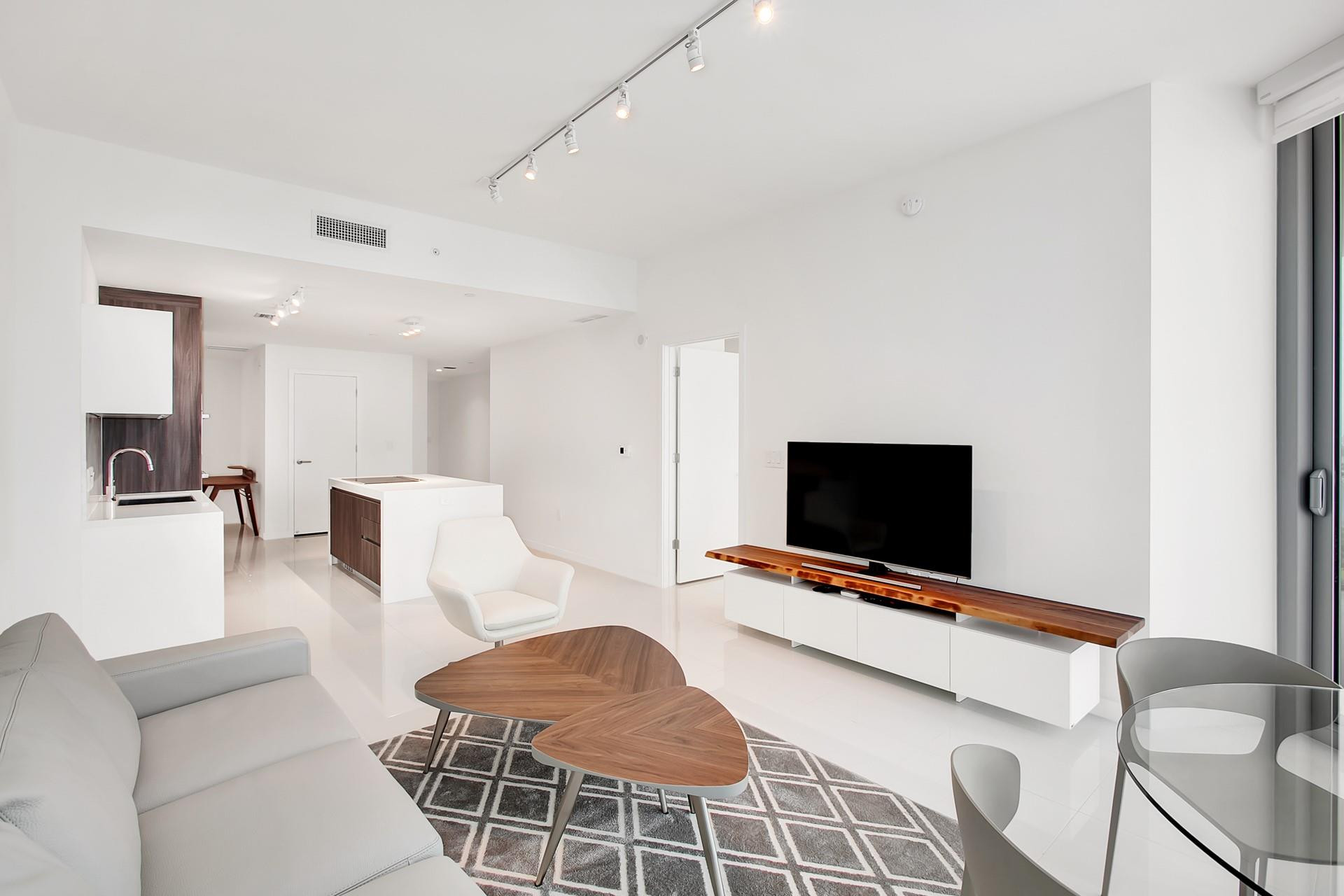 851 NE 1st #2005, Miami FL 33132