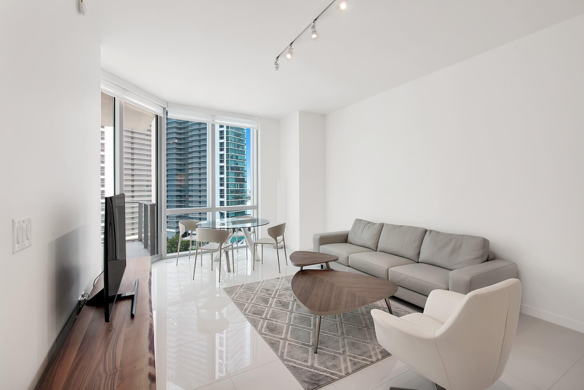851 NE 1st #2005, Miami FL 33132