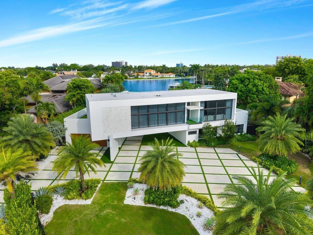 19 Gatehouse, Sea Ranch Lakes FL 33308
