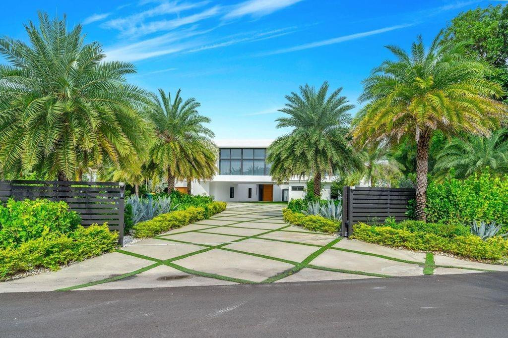 19 Gatehouse, Sea Ranch Lakes FL 33308