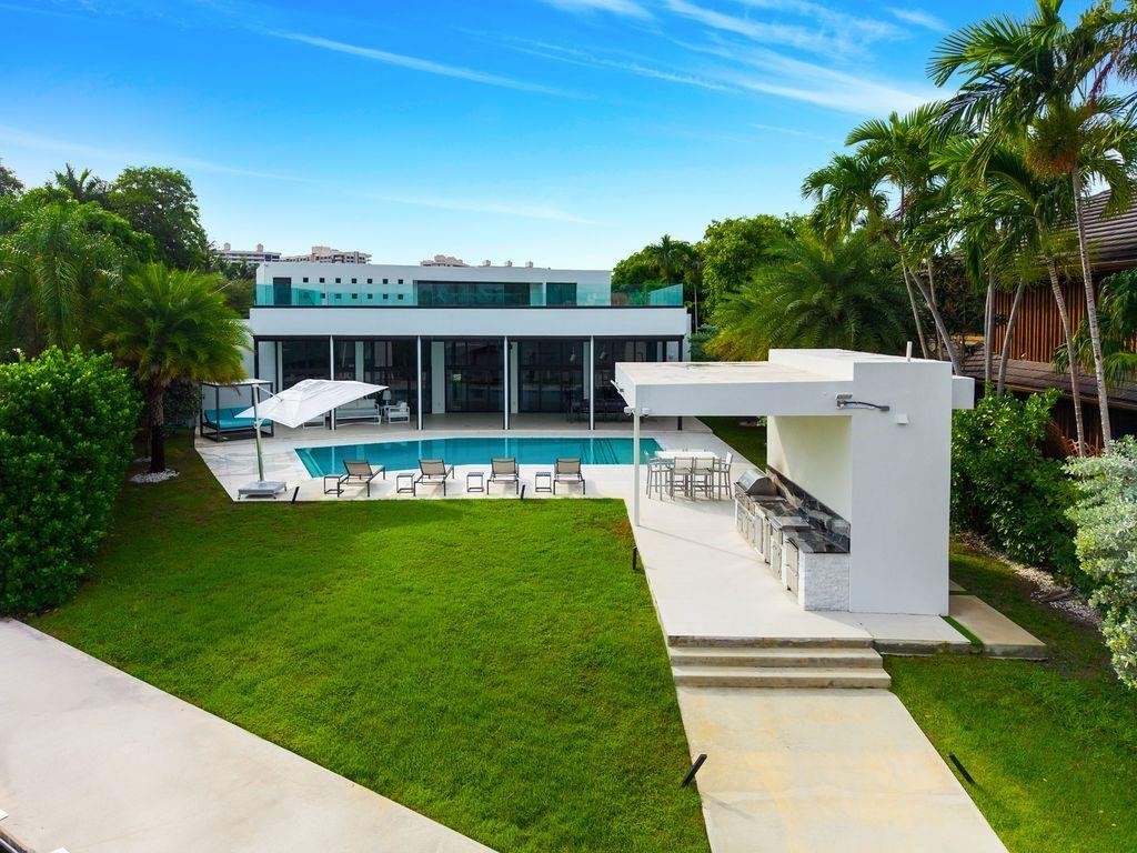 19 Gatehouse, Sea Ranch Lakes FL 33308