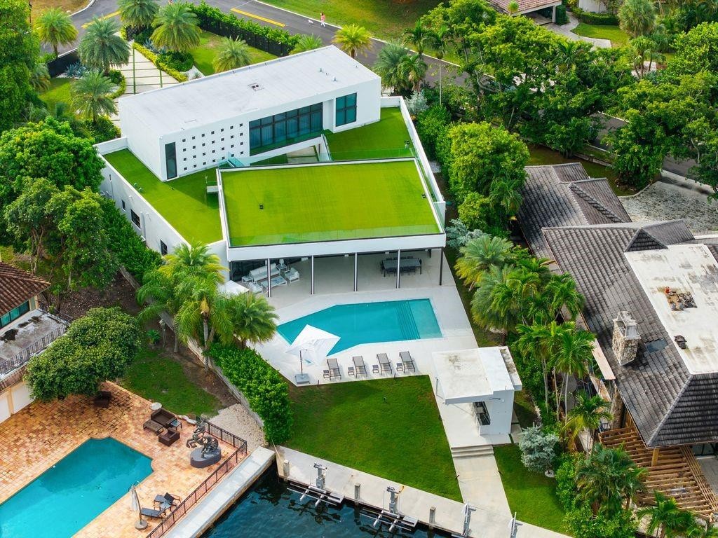 19 Gatehouse, Sea Ranch Lakes FL 33308