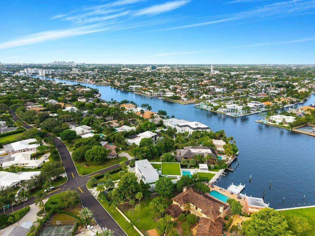 19 Gatehouse, Sea Ranch Lakes FL 33308