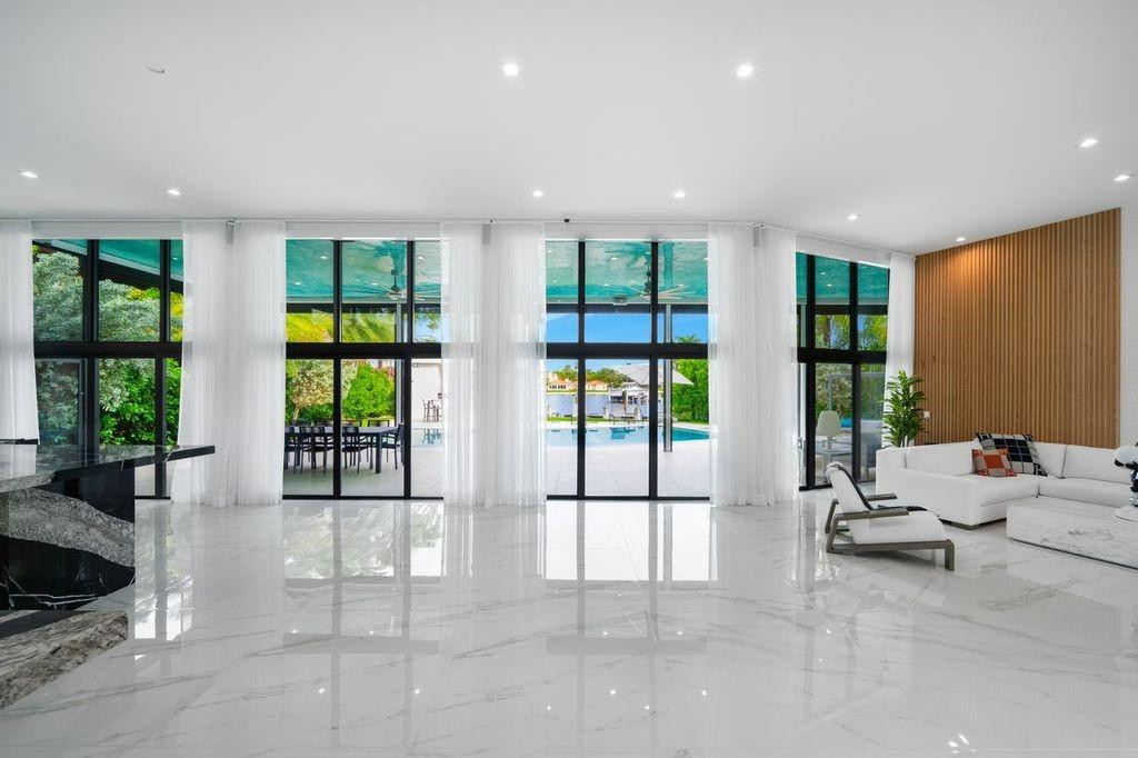 19 Gatehouse, Sea Ranch Lakes FL 33308