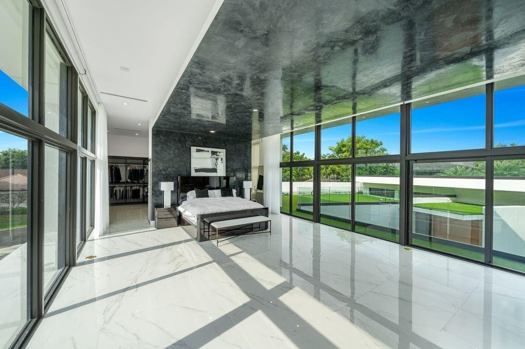 19 Gatehouse, Sea Ranch Lakes FL 33308