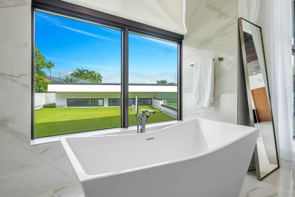 19 Gatehouse, Sea Ranch Lakes FL 33308
