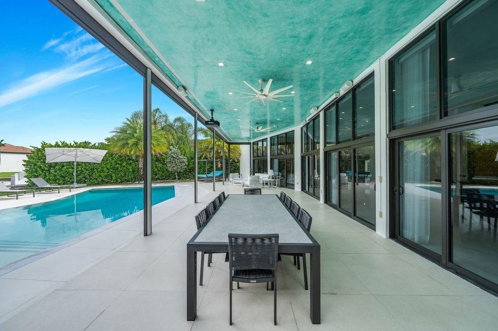 19 Gatehouse, Sea Ranch Lakes FL 33308