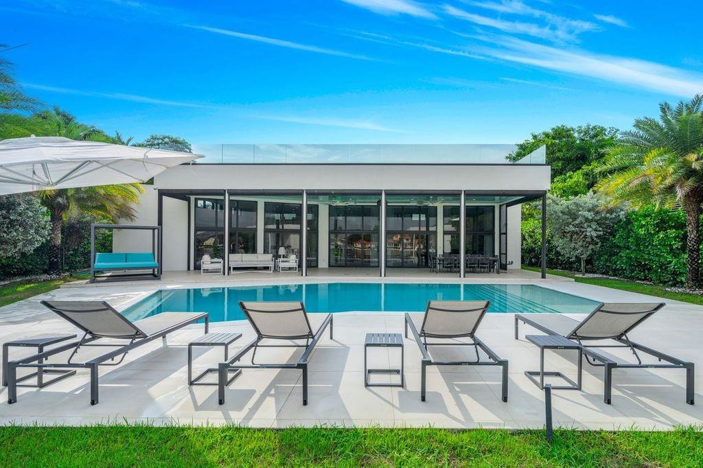 19 Gatehouse, Sea Ranch Lakes FL 33308