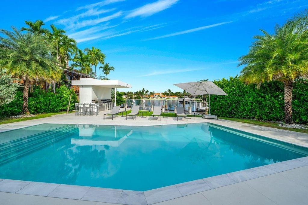 19 Gatehouse, Sea Ranch Lakes FL 33308