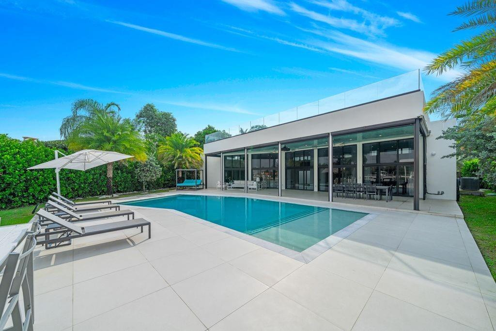 19 Gatehouse, Sea Ranch Lakes FL 33308