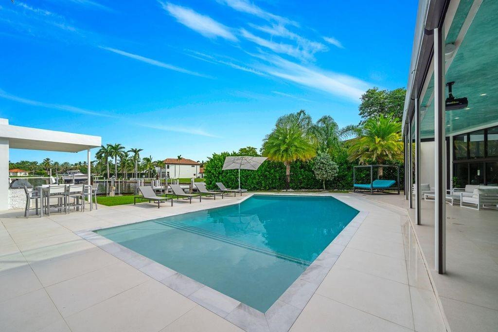 19 Gatehouse, Sea Ranch Lakes FL 33308