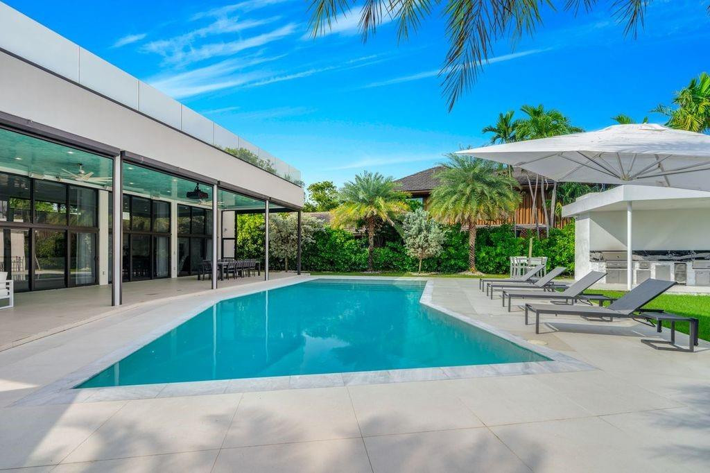 19 Gatehouse, Sea Ranch Lakes FL 33308