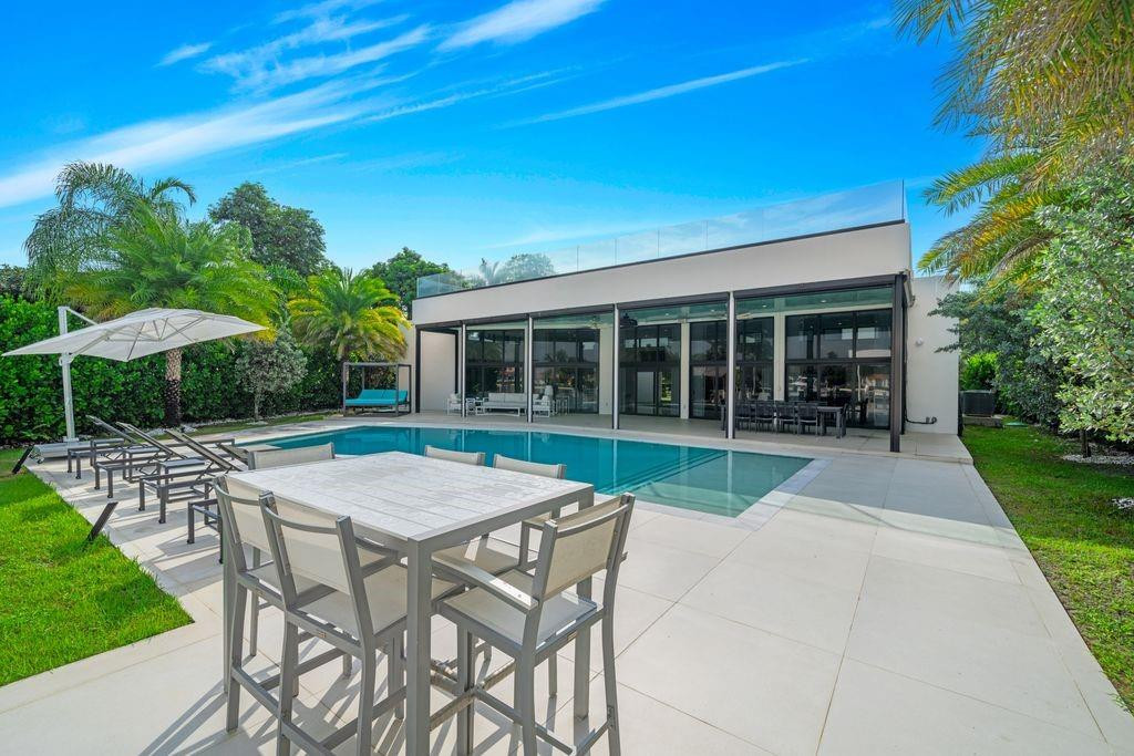 19 Gatehouse, Sea Ranch Lakes FL 33308