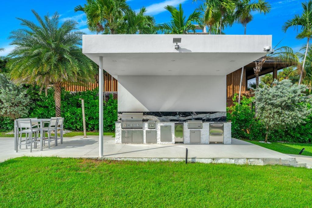 19 Gatehouse, Sea Ranch Lakes FL 33308