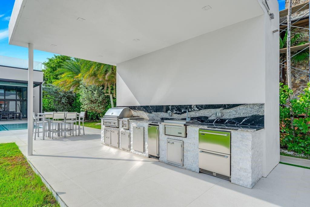 19 Gatehouse, Sea Ranch Lakes FL 33308