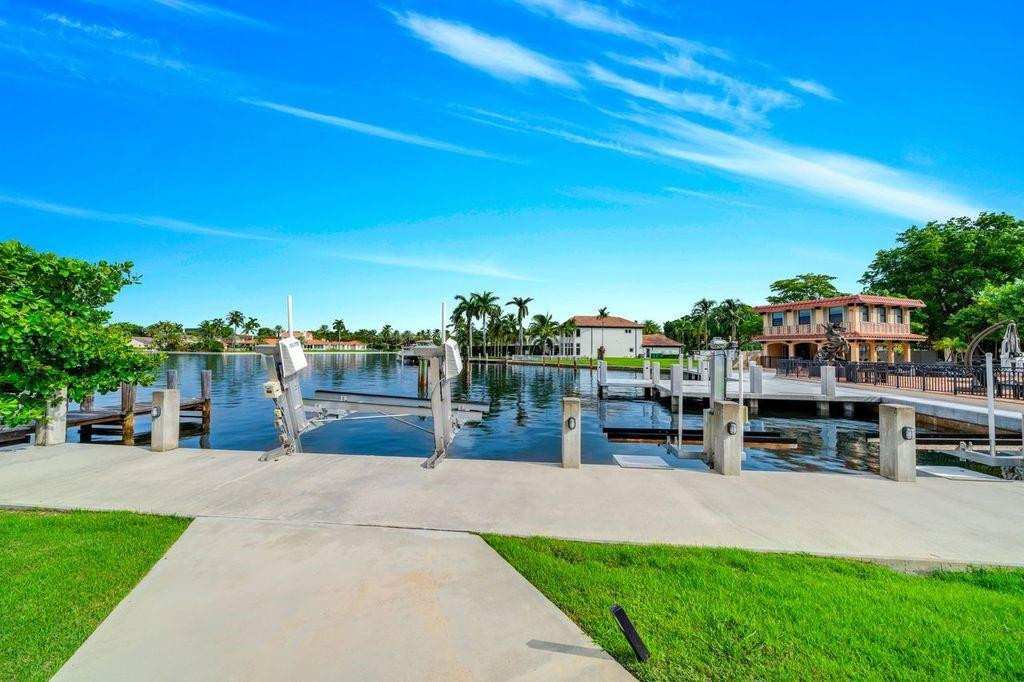 19 Gatehouse, Sea Ranch Lakes FL 33308