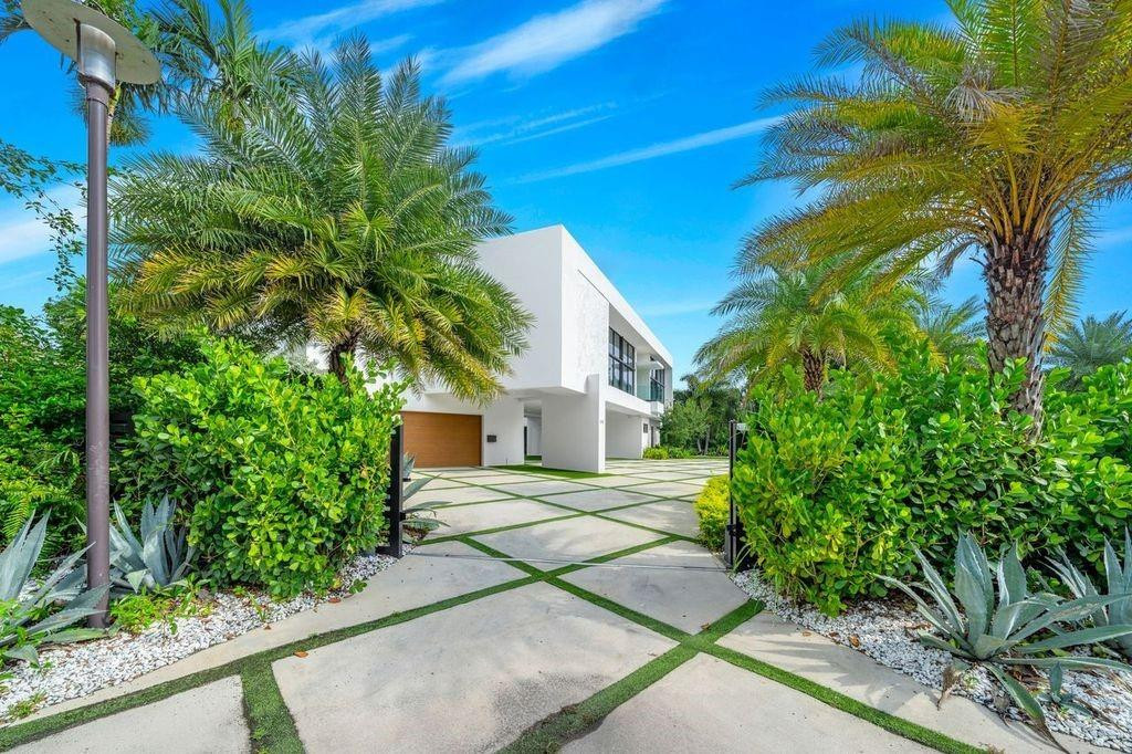 19 Gatehouse, Sea Ranch Lakes FL 33308