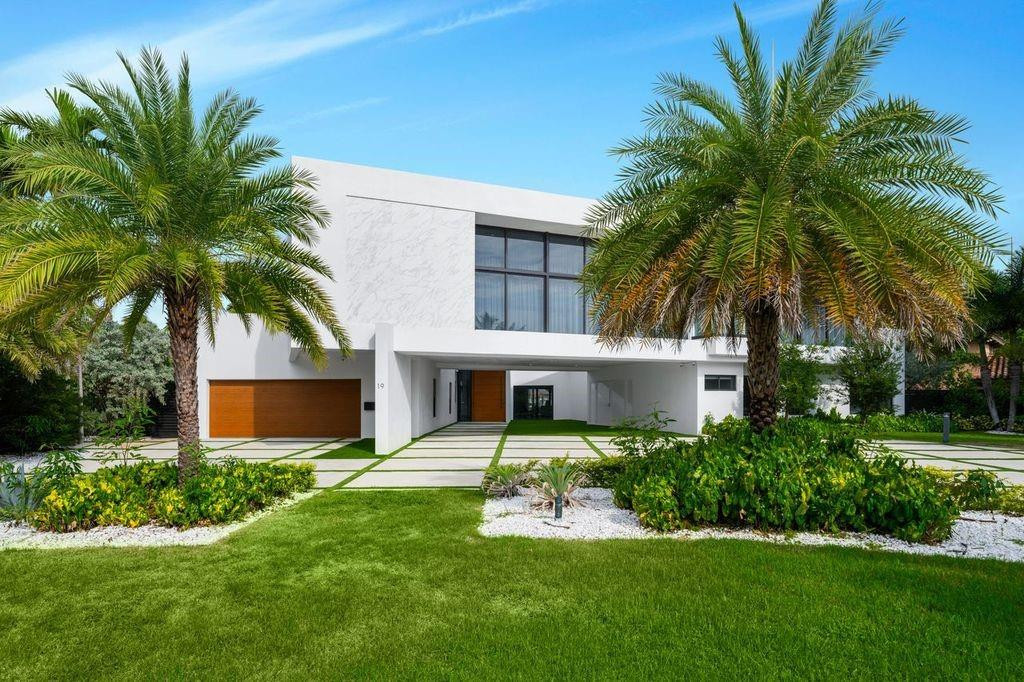 19 Gatehouse, Sea Ranch Lakes FL 33308