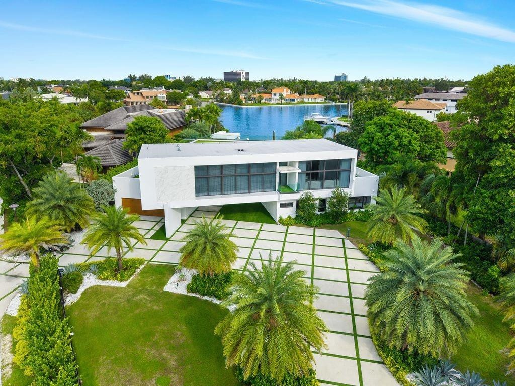 19 Gatehouse, Sea Ranch Lakes FL 33308