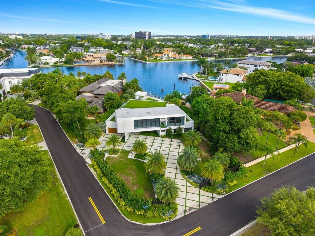 19 Gatehouse, Sea Ranch Lakes FL 33308