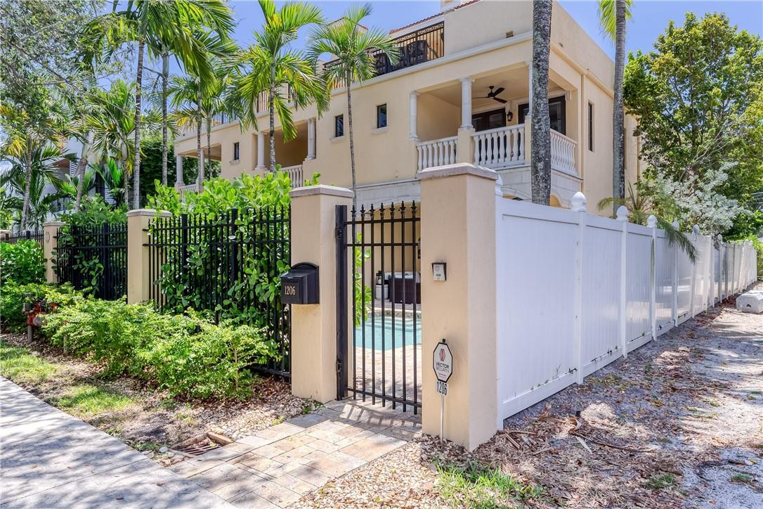 1206 NE 1st #1206, Fort Lauderdale FL 33301