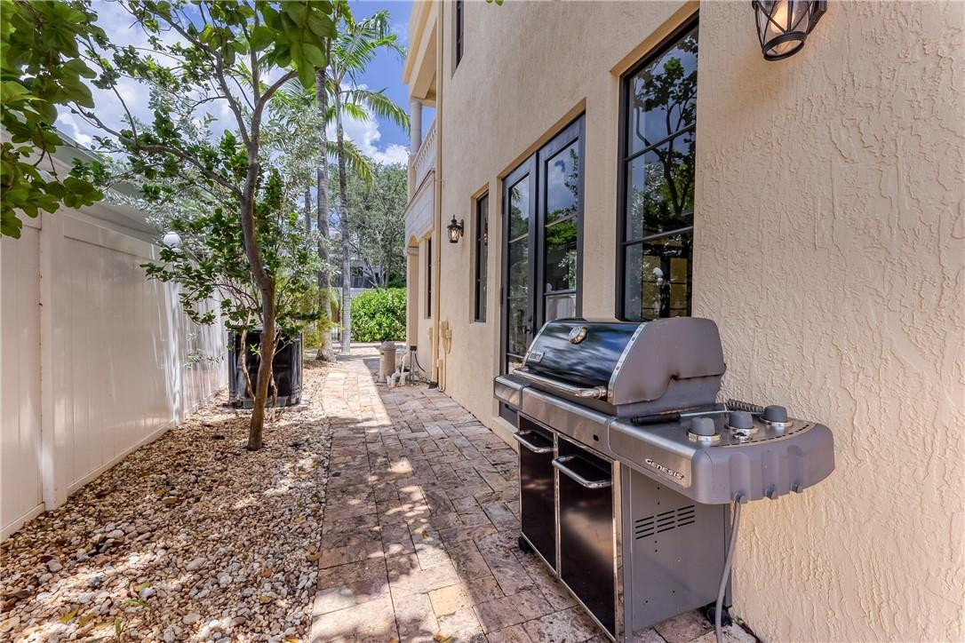 1206 NE 1st #1206, Fort Lauderdale FL 33301