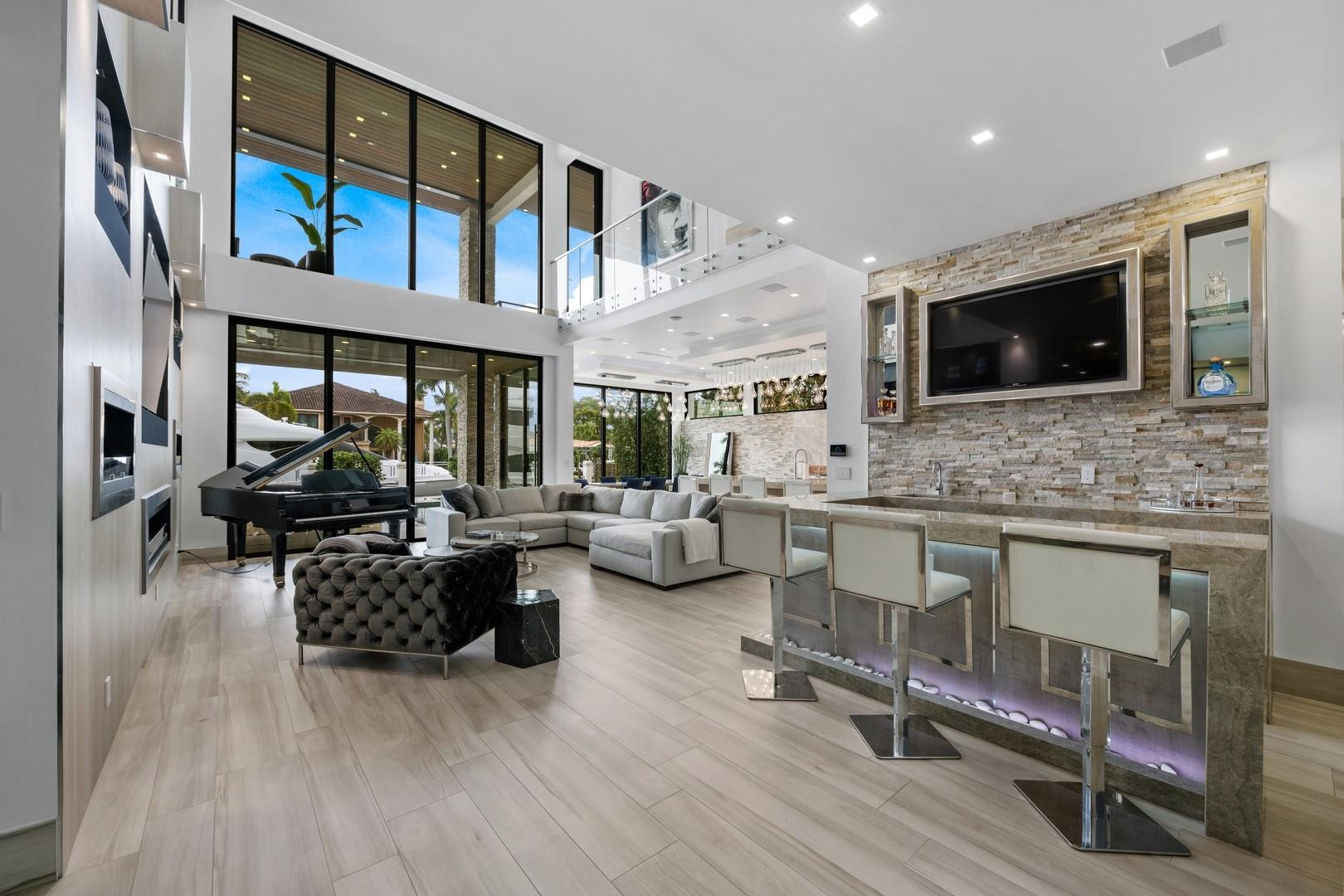 2437 Delmar, Fort Lauderdale FL 33301