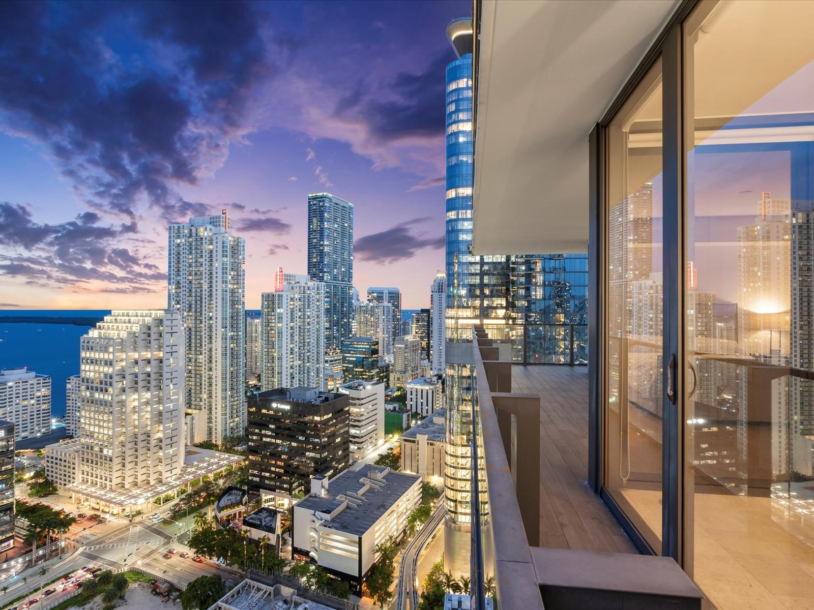 68 SE 6th St #3201, Miami FL 33131