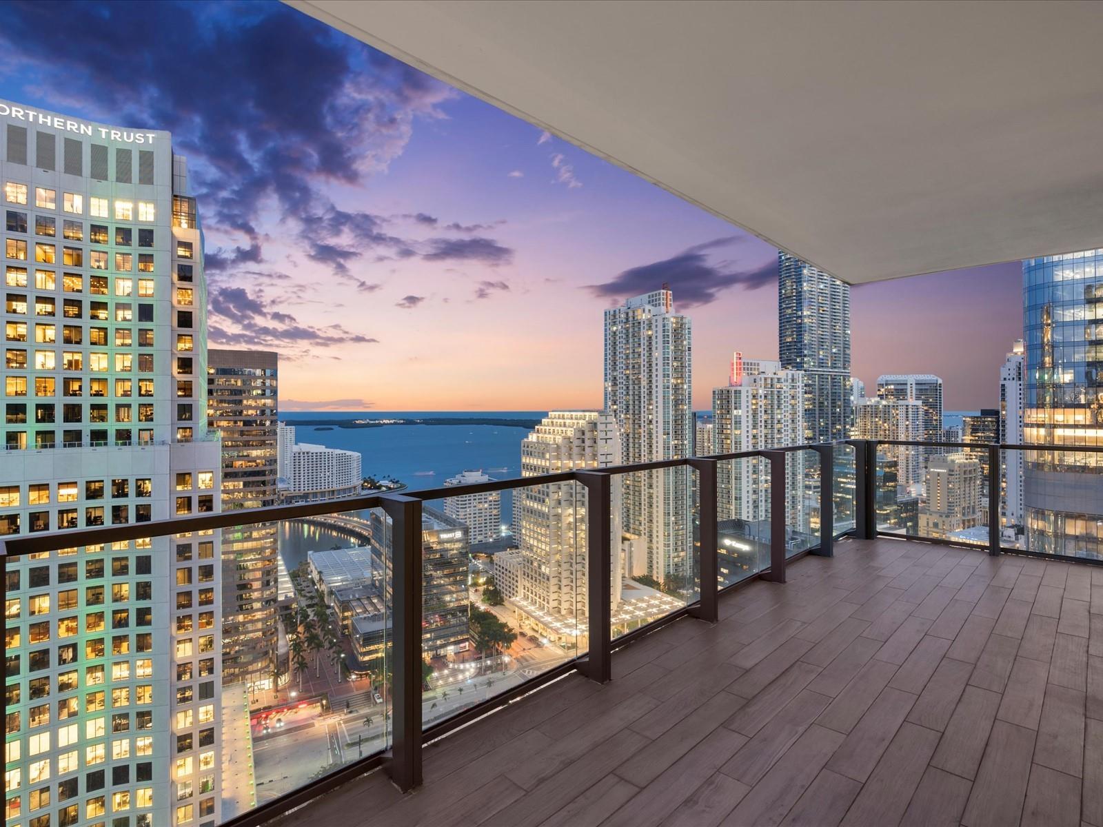 68 SE 6th St #3201, Miami FL 33131