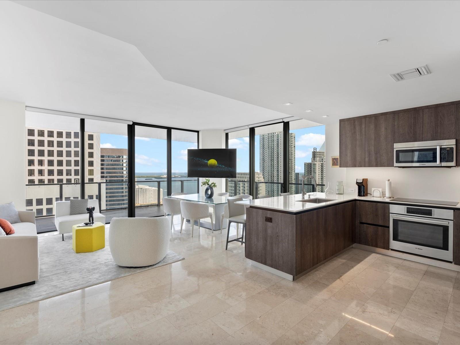 68 SE 6th St #3201, Miami FL 33131