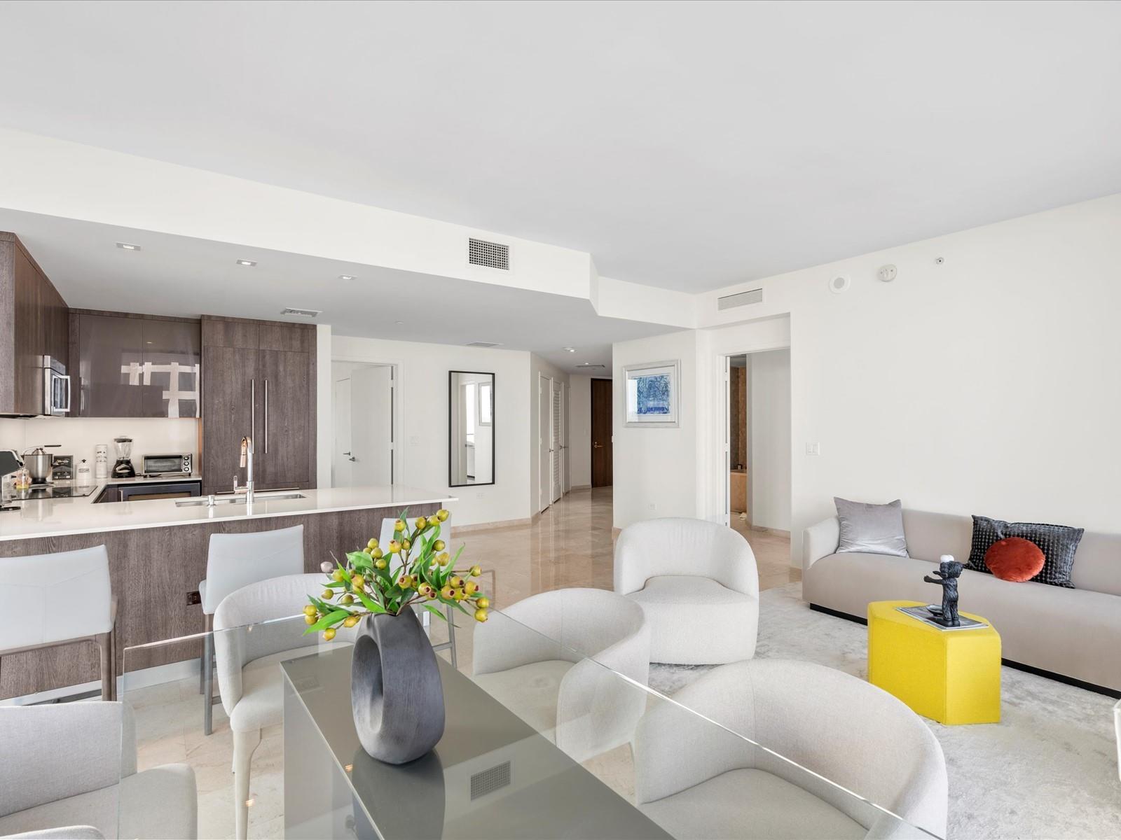 68 SE 6th St #3201, Miami FL 33131