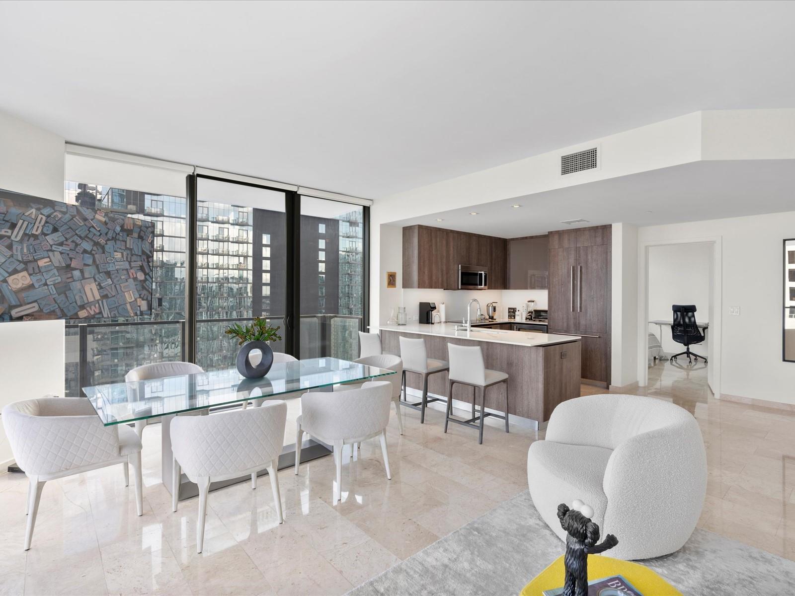 68 SE 6th St #3201, Miami FL 33131
