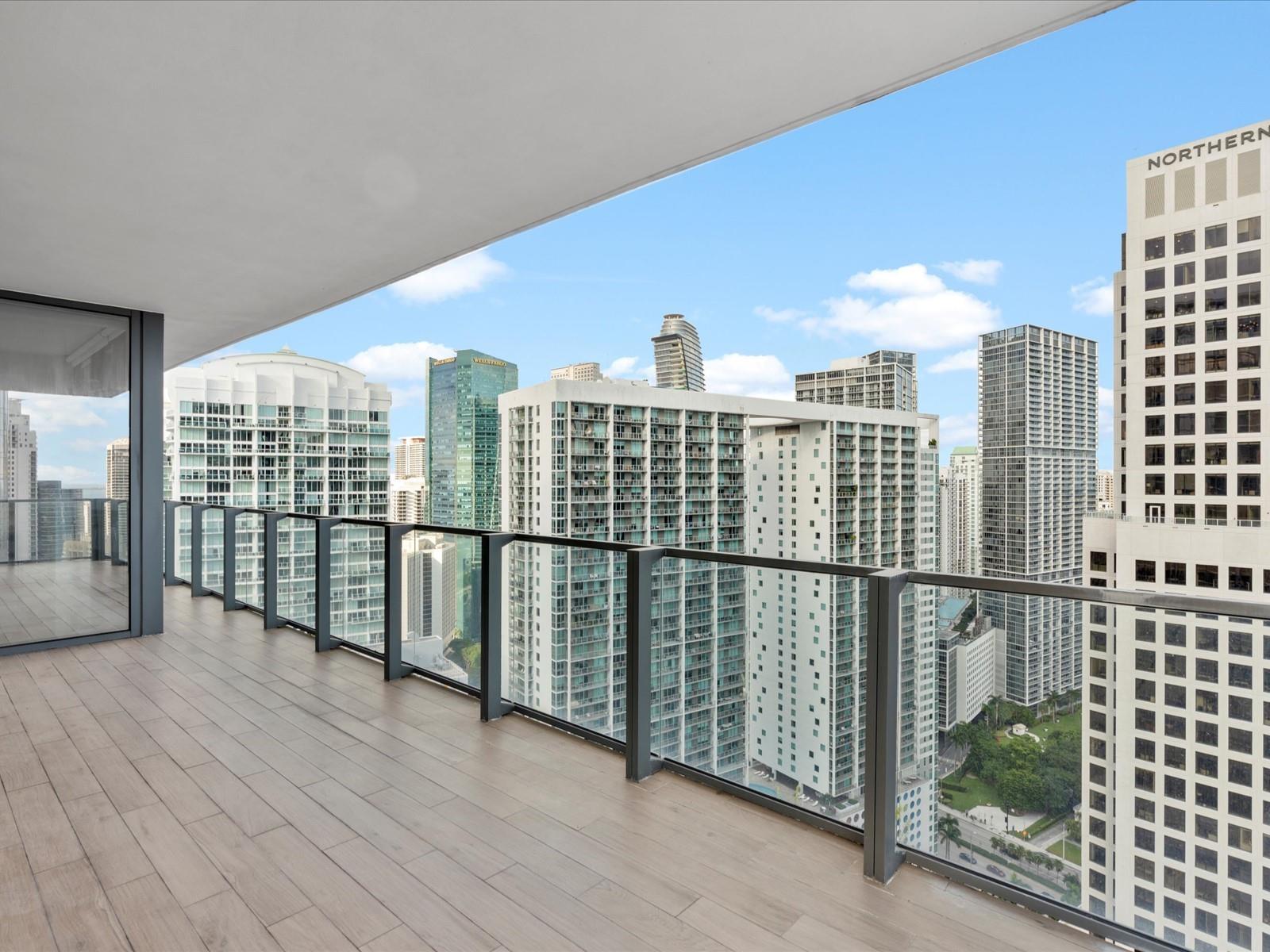 68 SE 6th St #3201, Miami FL 33131