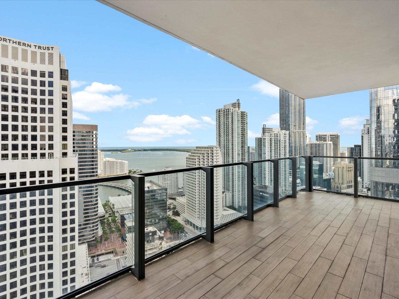 68 SE 6th St #3201, Miami FL 33131