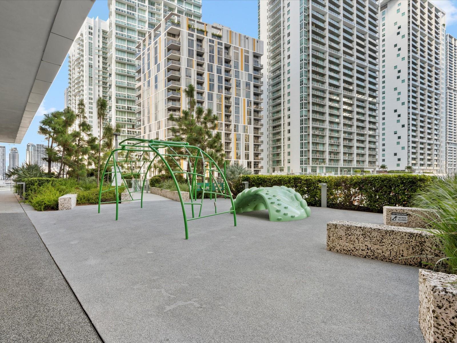 68 SE 6th St #3201, Miami FL 33131