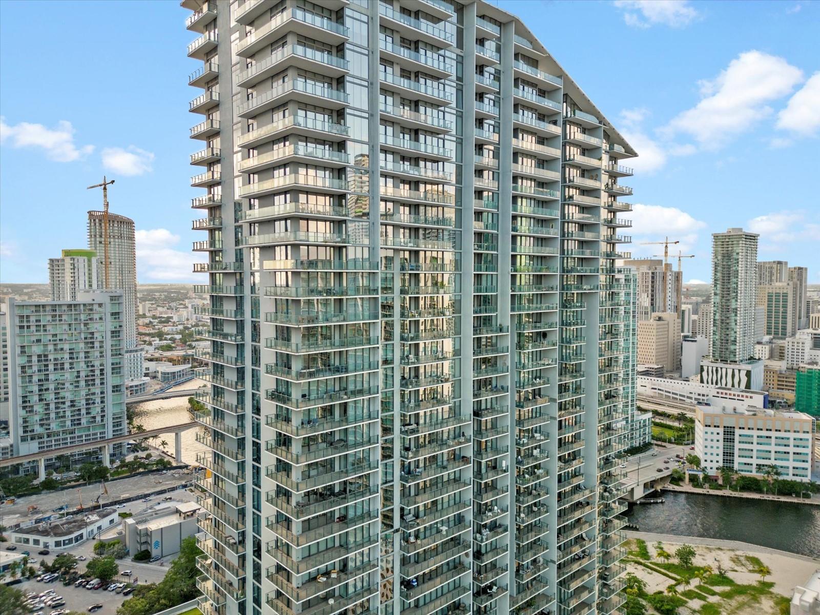 68 SE 6th St #3201, Miami FL 33131