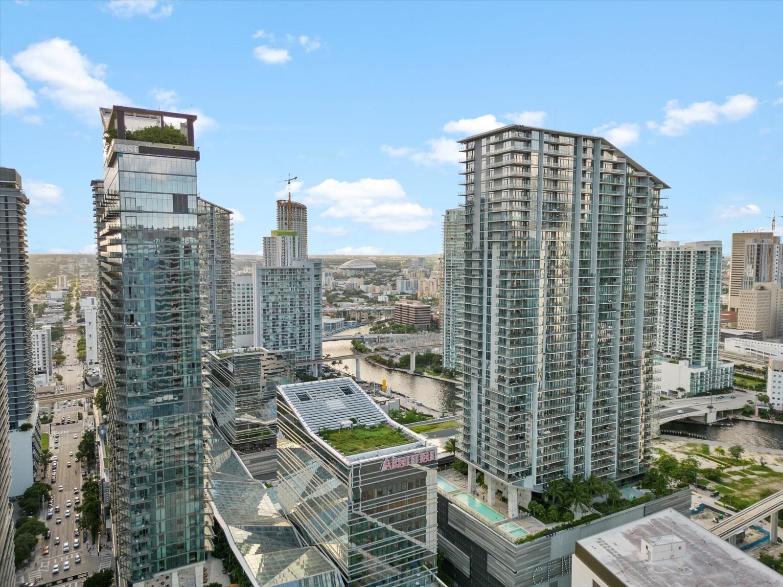 68 SE 6th St #3201, Miami FL 33131