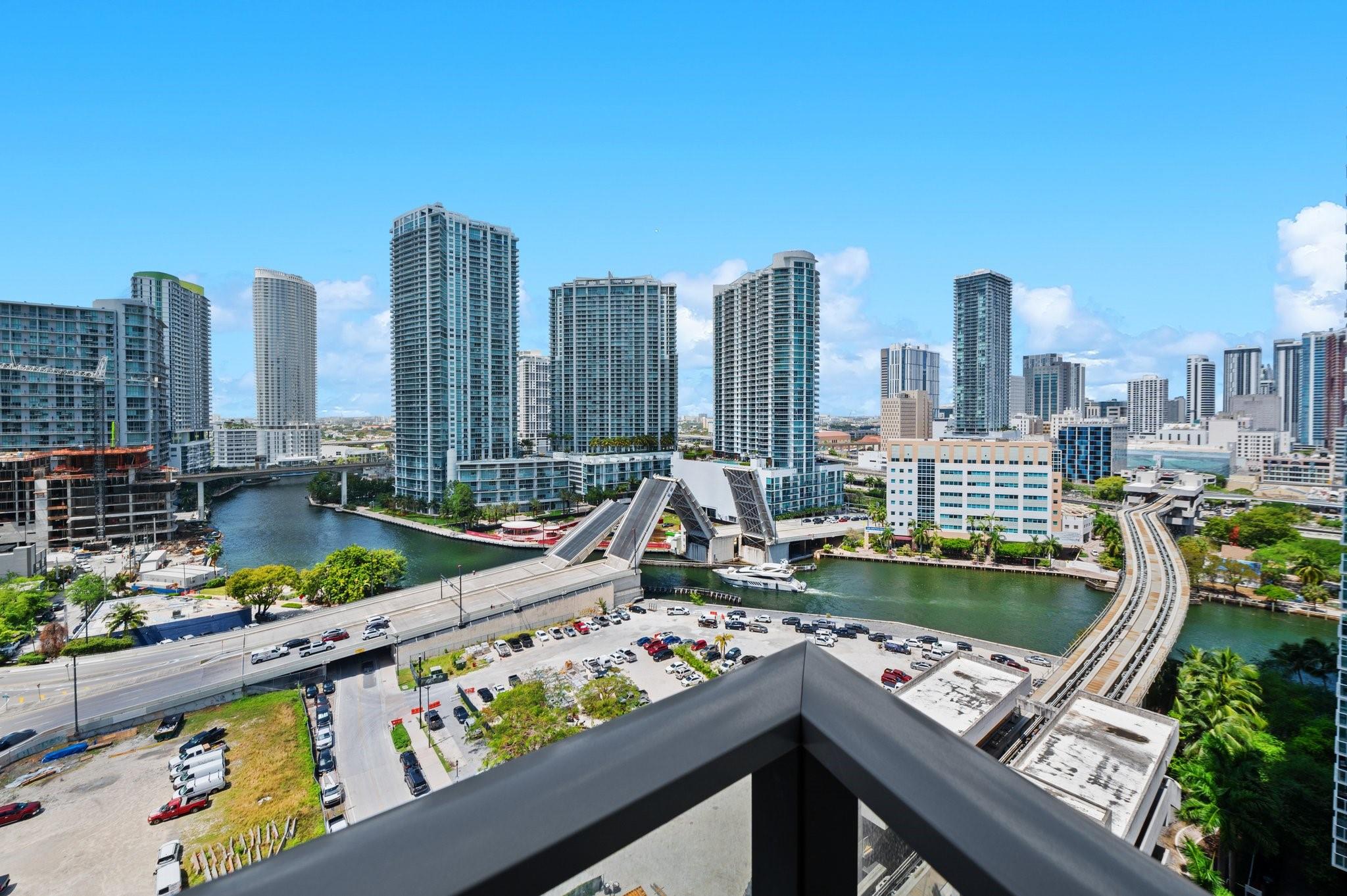 31 SE 6th St #2002, Miami FL 33131