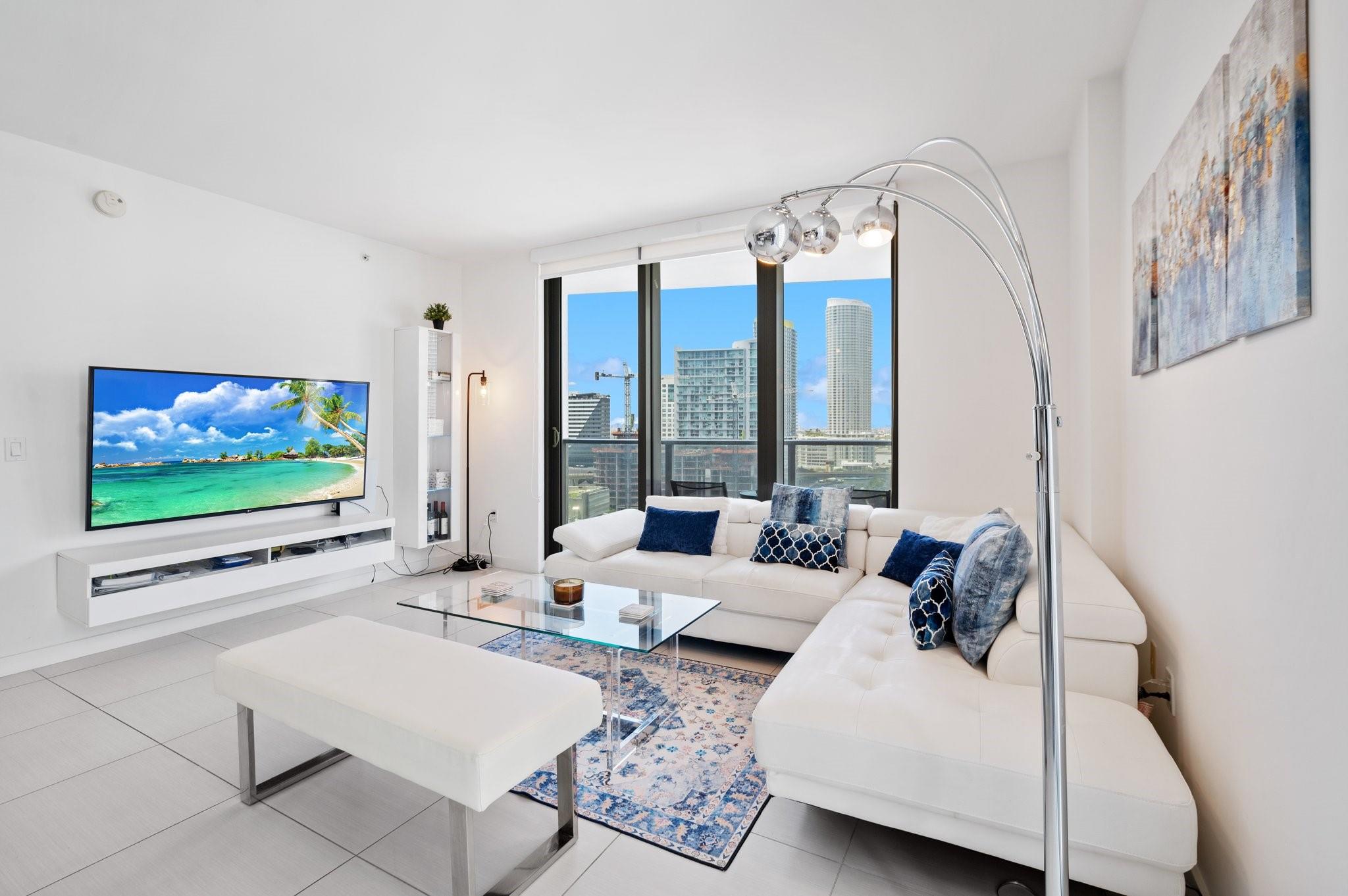 31 SE 6th St #2002, Miami FL 33131