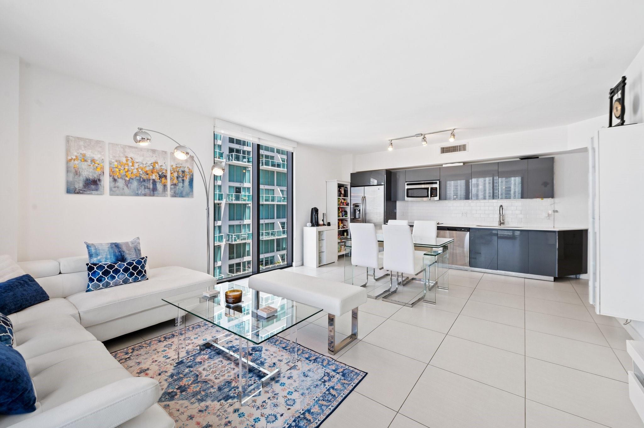 31 SE 6th St #2002, Miami FL 33131