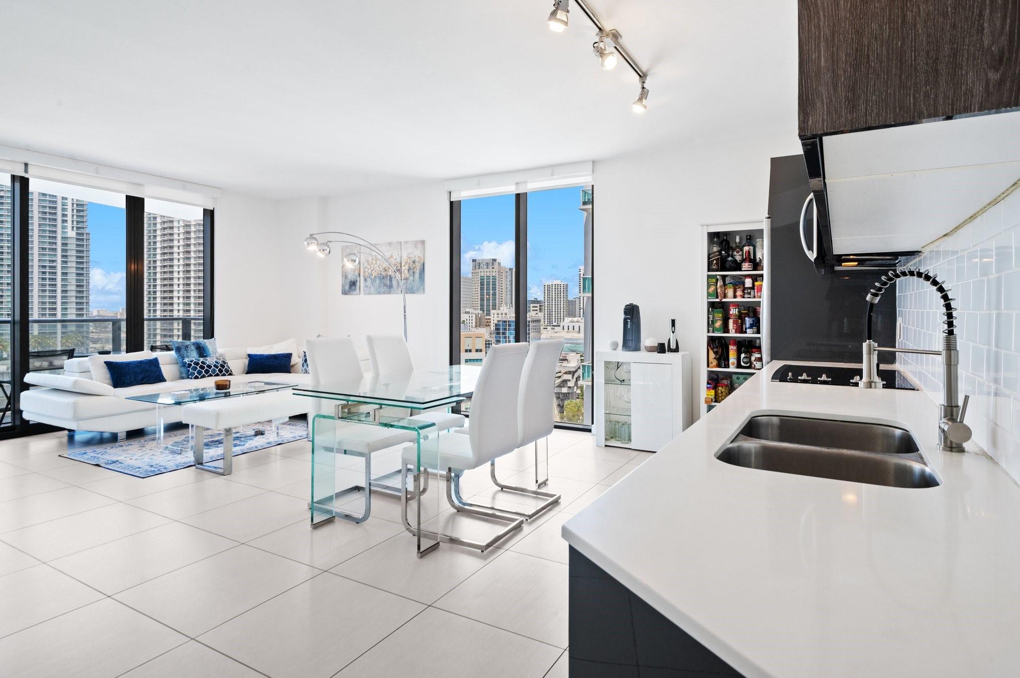 31 SE 6th St #2002, Miami FL 33131