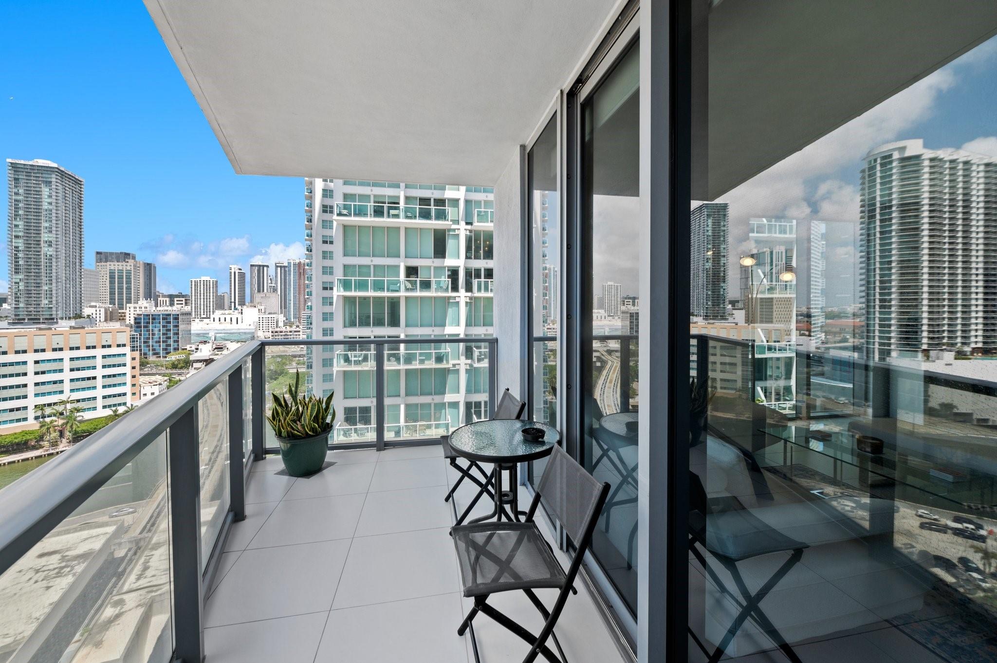 31 SE 6th St #2002, Miami FL 33131